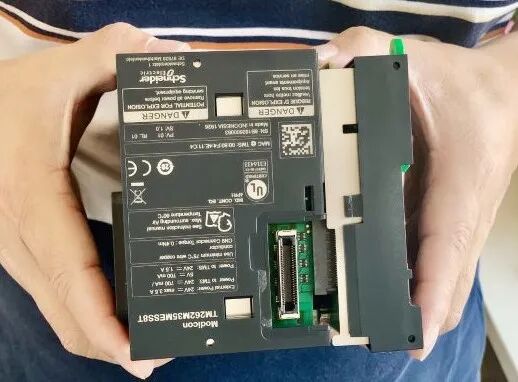 施耐德PLC内部拆解，看起来相当过瘾！的图5