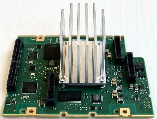 施耐德PLC内部拆解，看起来相当过瘾！的图9