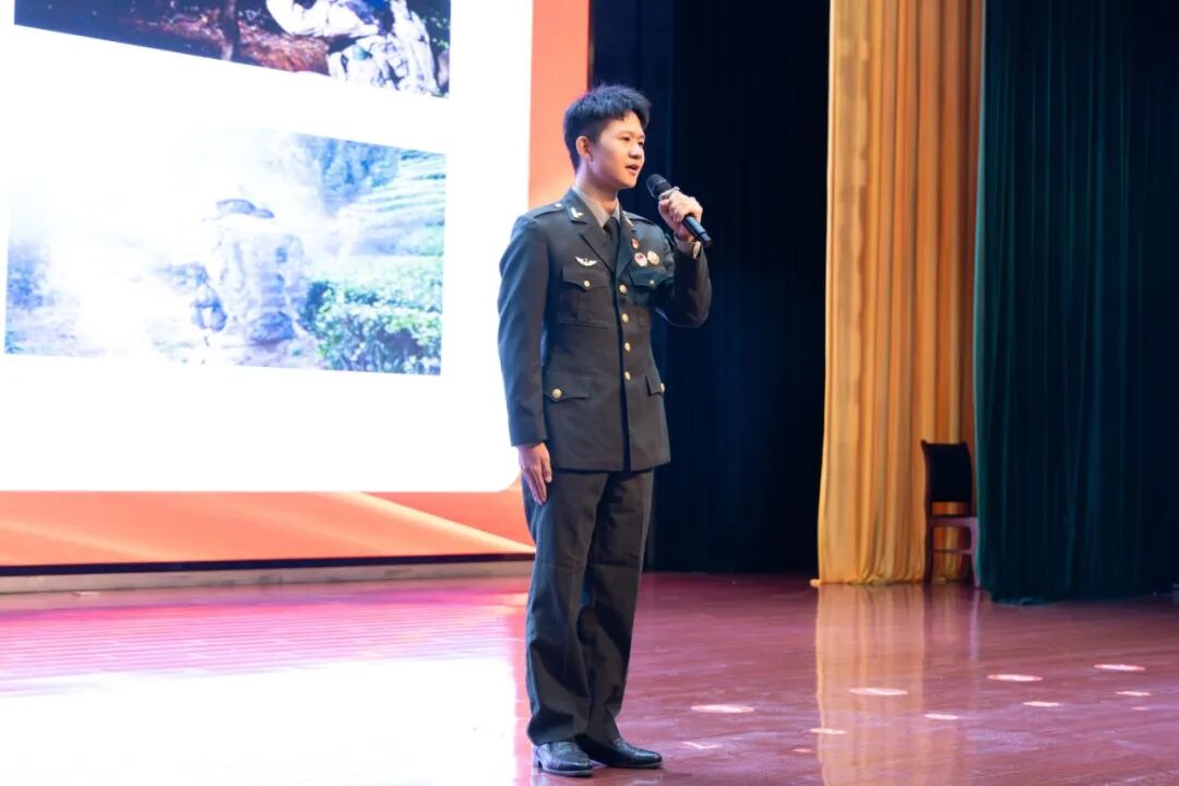 学院节目2-3  李嘉伟.jpg