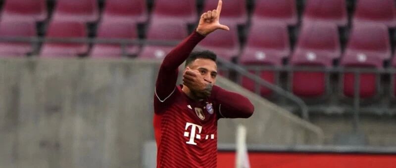 【热点】莱万戴帽竟被抢了风头？