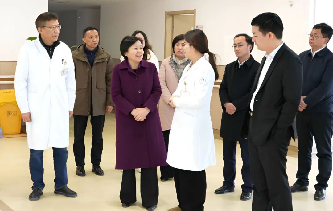 郝爱芳带队赴香港新华集团华中公司考察