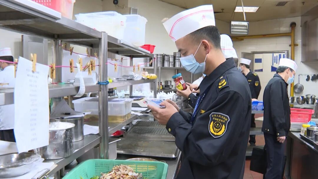 县市场监管局：让跑友住得安心 吃得放心 玩得开心