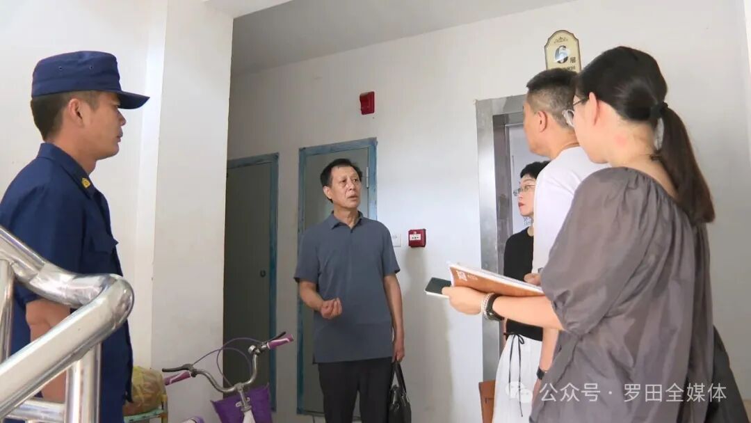 锲而不舍落实中央八项规定精神·攻坚克难 为民解忧丨多部门联合下沉小区现场办公 破解物业难题暖民心