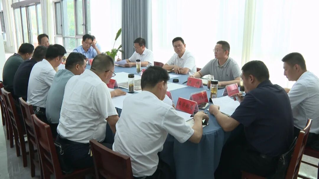 周黎调研罗田一中新址迁建工作