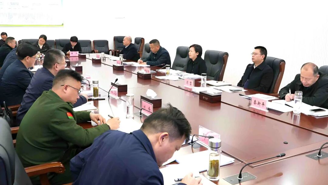 郝爱芳主持召开十六届县委委员会第113次会议
