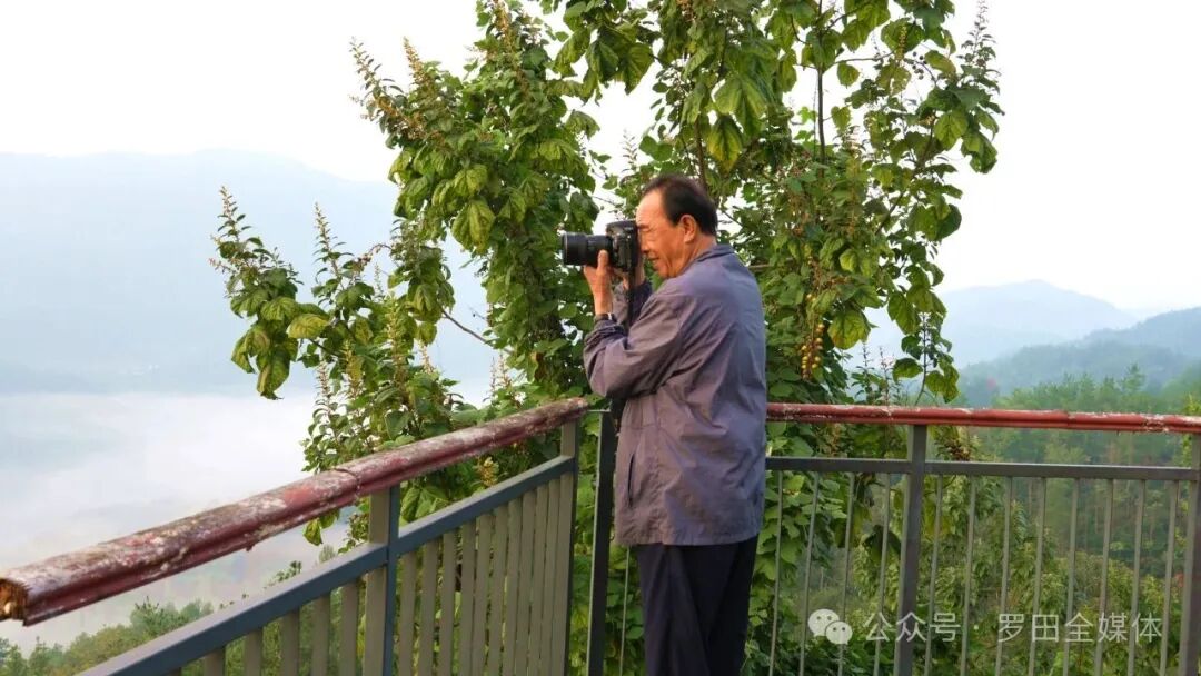 摄影爱好者汪利群的一天：镜头装满罗田美