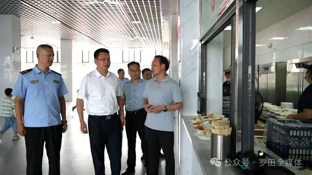 周黎带队检查校园食品安全工作