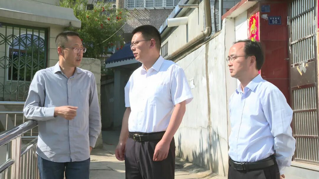 周黎调研城区老旧小区改造与物业管理工作