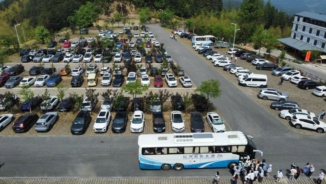 罗田县旅游火爆 薄刀峰景区“五一”人气爆棚