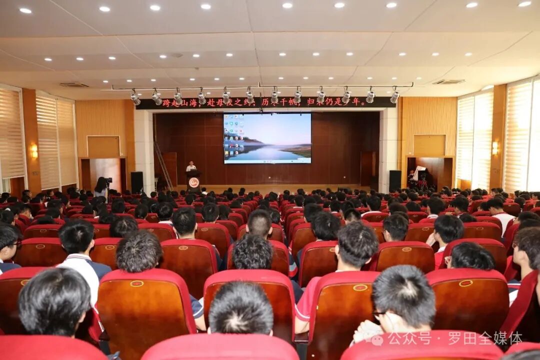 徐卫林院士在县一中开展讲座  向优秀学子颁发攀登奖学金