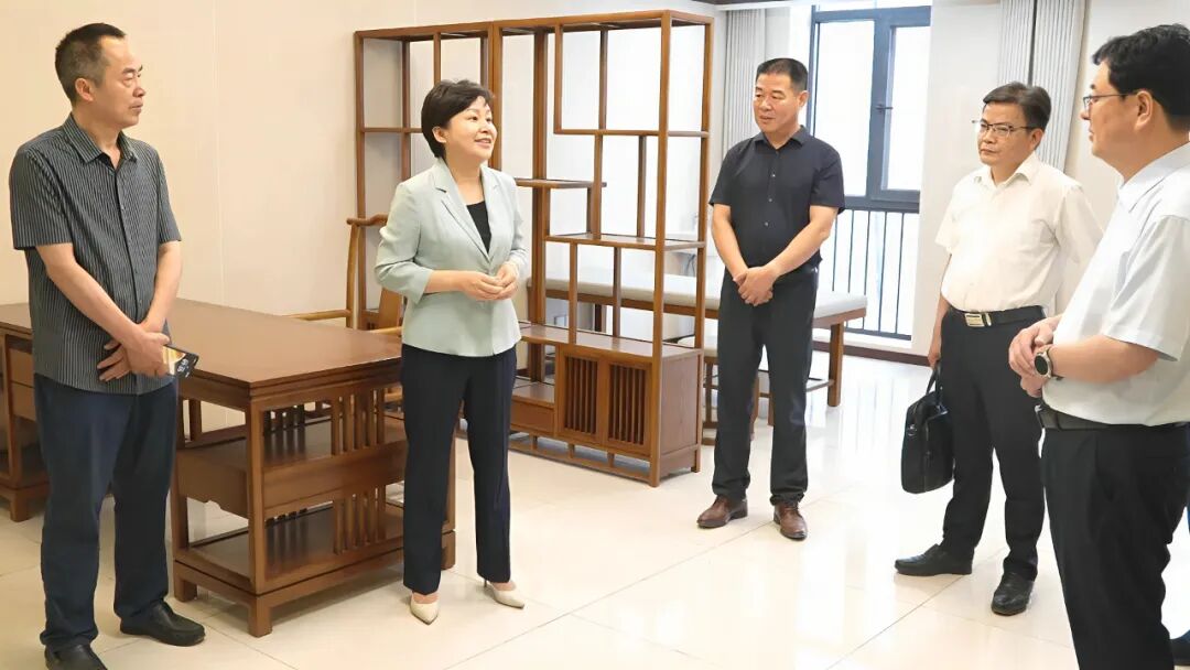 郝爱芳到县万密斋医养中心调研项目建设工作