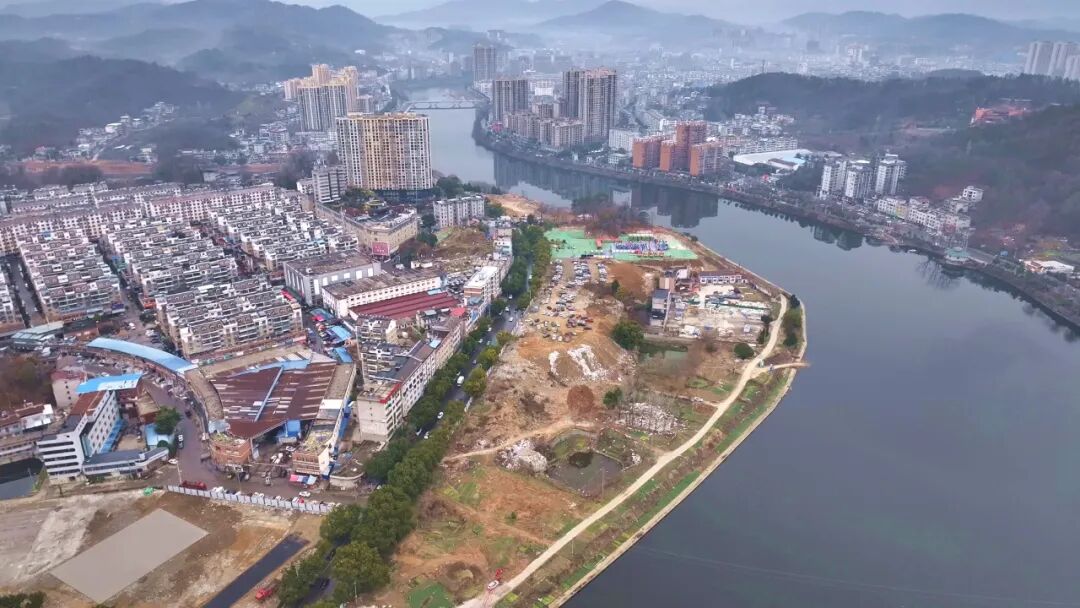 新闻特写：吹响项目建设的“春天号角”