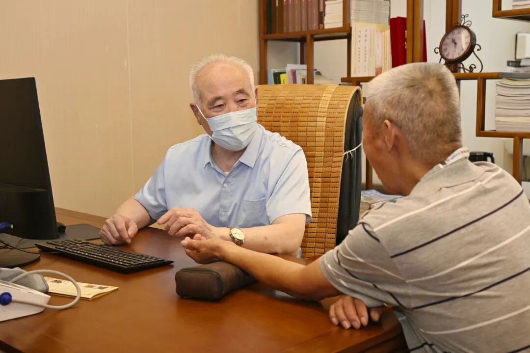 万密斋医院拔云尖院区举行大型中医义诊活动