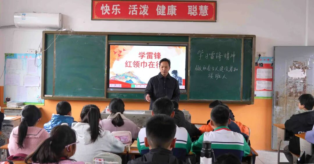 江小波：扎根乡村教育践行雷锋精神