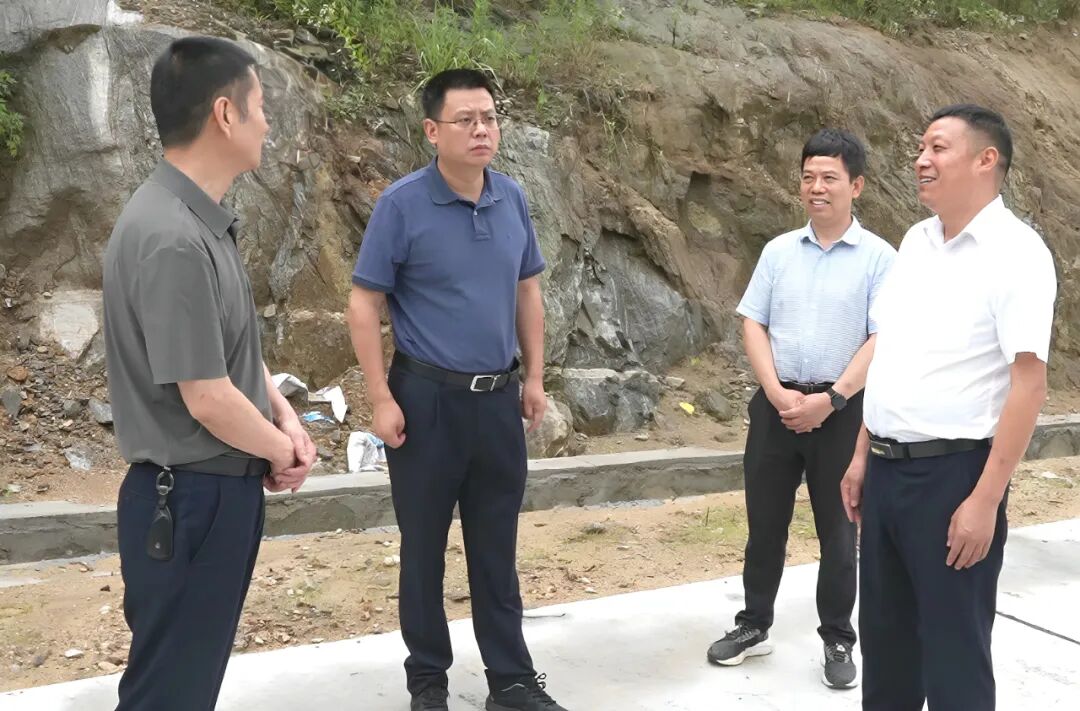 周黎调研农村公路建设工作