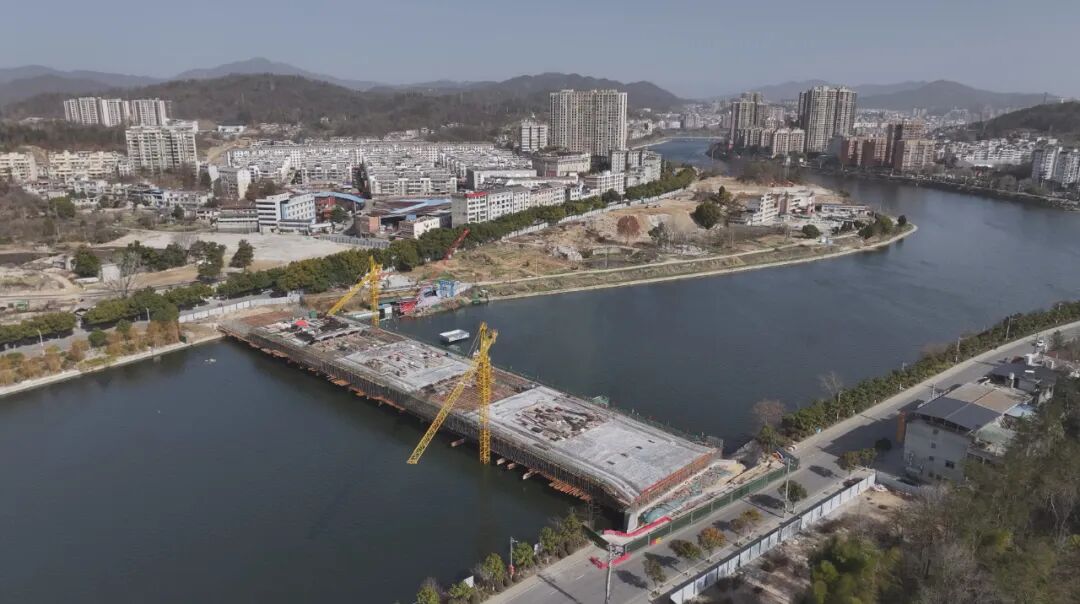 城区拔云尖大桥进入收尾阶段