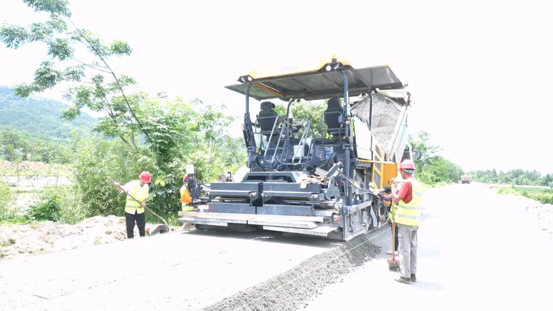罗田县石桥铺至花屋河公路改建工程加速推进