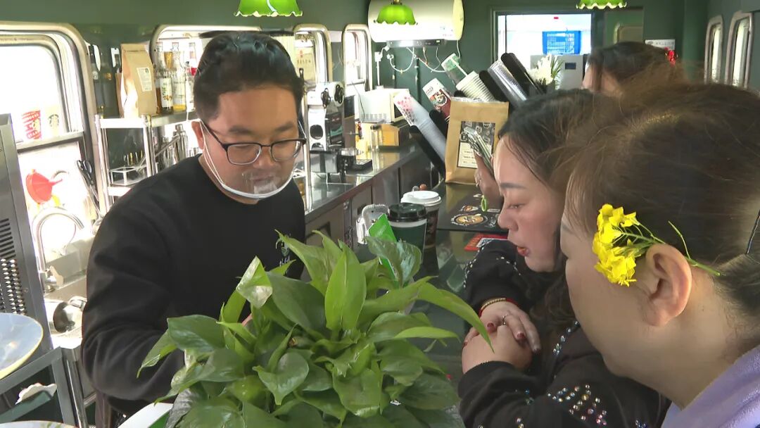 返乡创业青年严从术：乡野间书写别样创业故事