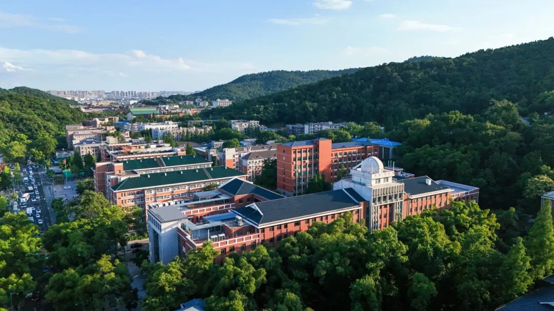 航拍校园 牛虹力.jpg