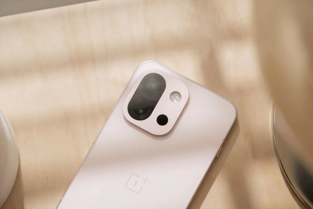 如何定义“真香”？2025小屏旗舰选购指南