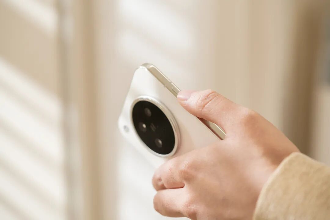 如何定义“真香”？2025小屏旗舰选购指南