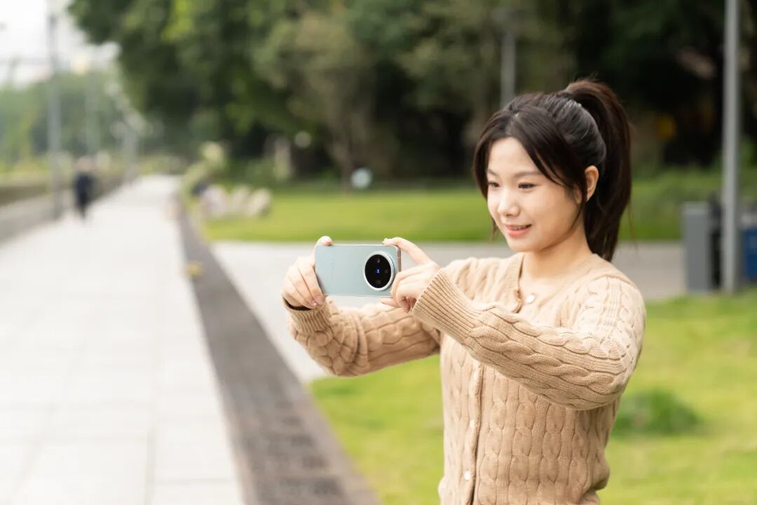 如何定义“真香”？2025小屏旗舰选购指南