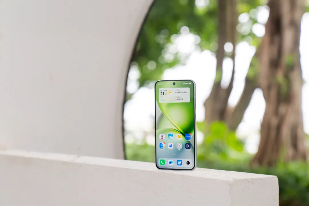 如何定义“真香”？2025小屏旗舰选购指南