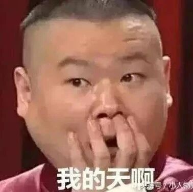 妹子买了件衣服，在身前开了两个大洞？！这是怕我们看不见吗？