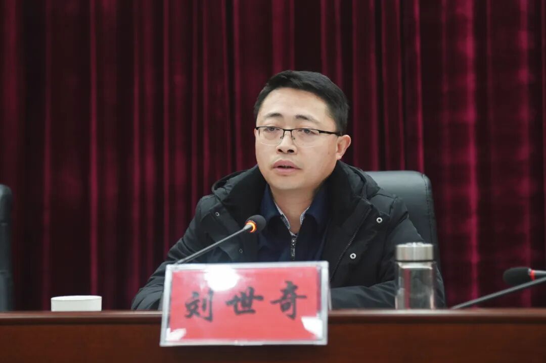 总结大会上,县委常委,副县长罗奇,南湖洲镇党委书记杨剑锋,县委巡察办