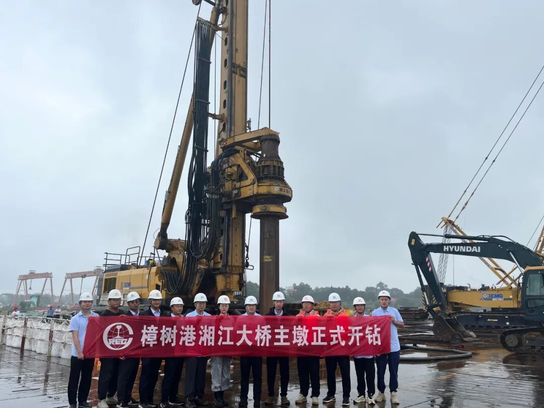 湘阴湖南樟树港湘江大桥首个主墩正式开钻