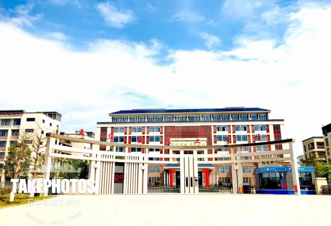 校门口.jpg