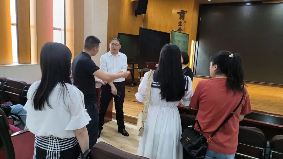 随后,匡贵勤律师从学校,教师的角度出发,详细讲解了治理校园欺凌的