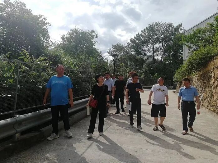 ҵѧУȪУһзУ巢չ