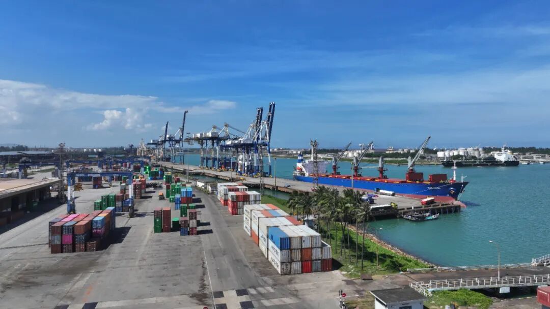 此前的关丹港规模较小,在马来西亚港口中排名第八.