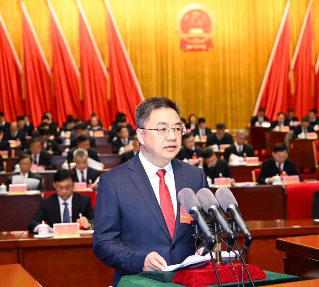 钦州市六届人大五次会议开幕