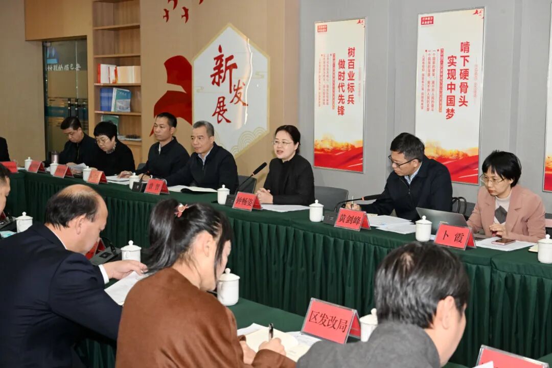 钟畅姿到钦北区宣讲全国两会精神调研新质生产力发展产业园区改革工作