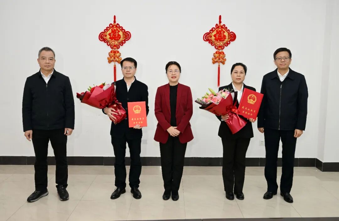 钟畅姿会见"最美公务员" - 政务要闻 - 钦州市人民政府