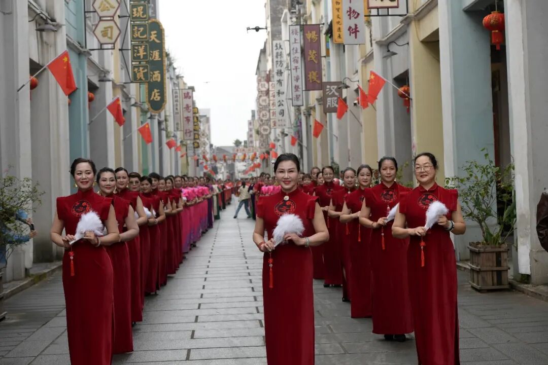 千人参与这场旗袍秀太壮观啦