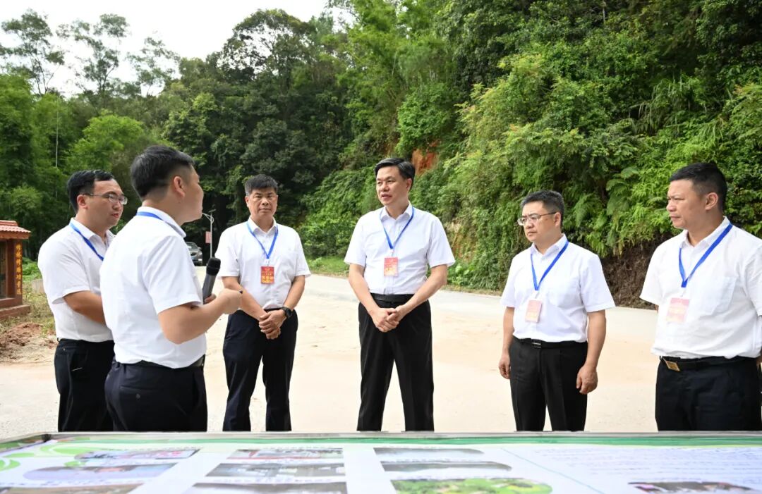 许永锞来钦开展人大代表进站履职活动 - 政务要闻 - 钦州市人民政府