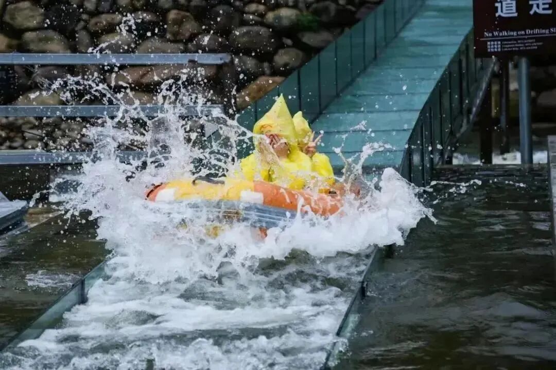 区昌化龙岗镇龙井村白云溪漂流宋村白云溪漂流被称为"千岛湖第一漂"