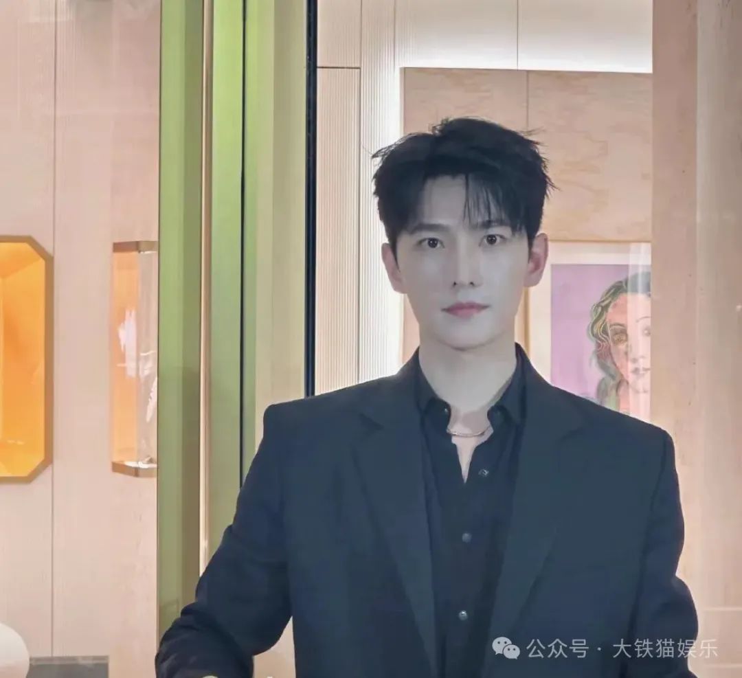 杨洋活动直拍