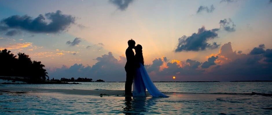 父亲3次烧毁女儿大学录取通知书，丈夫的一个举动震惊了数亿网友……