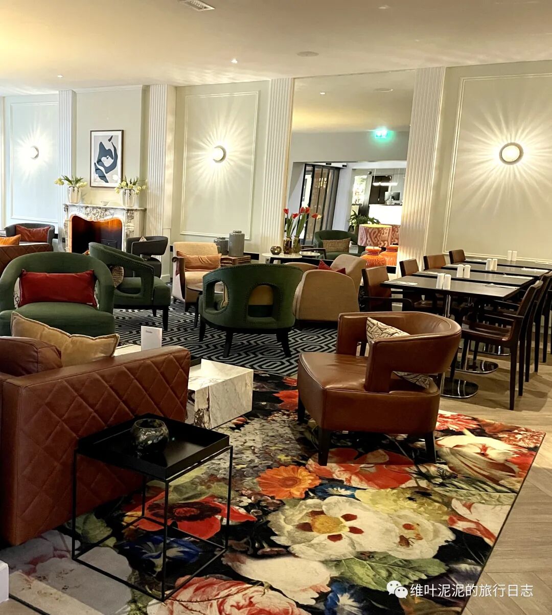 房间有洗浴用品,润肤霜,冰箱,烧水壶,熨斗,吹风机,没有拖鞋和牙膏牙刷