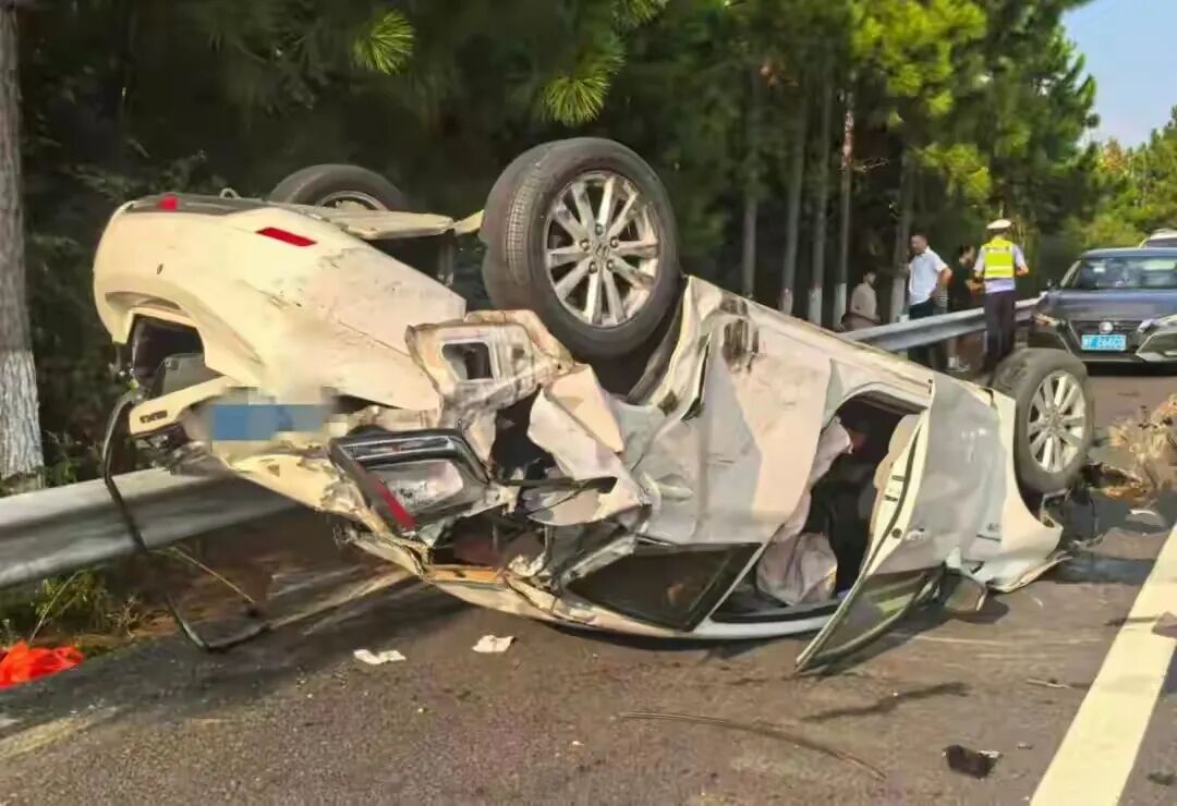 强行变道酿大祸
