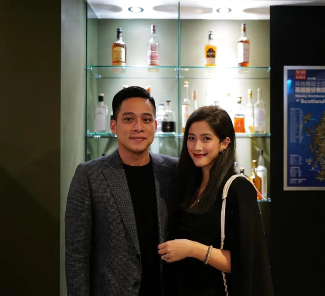 丈夫李岳樺(左)是台湾博恩妍诊所的整形科医生.