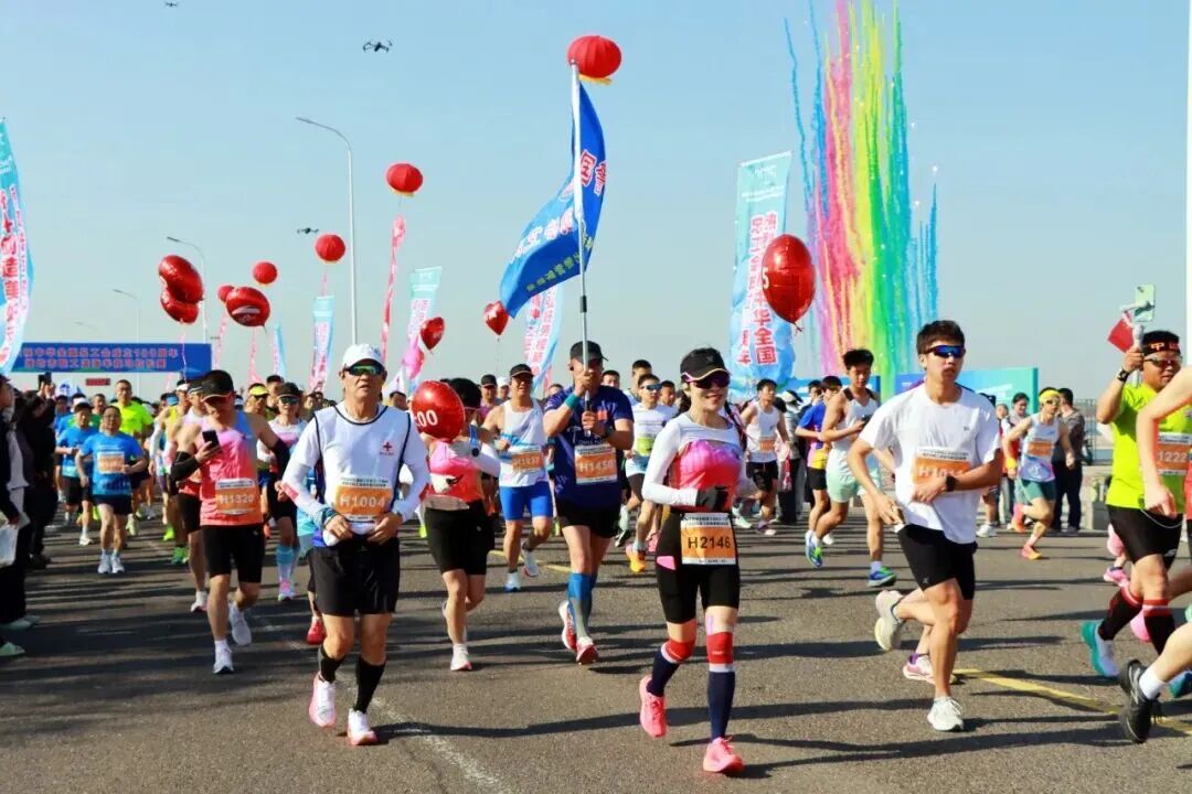 机关企事业单位职工、马拉松爱好者齐聚滨海.jpg