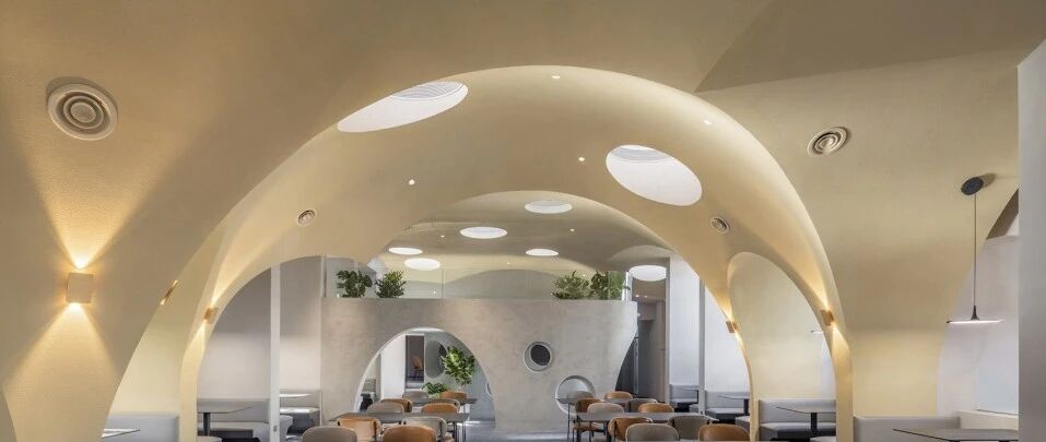 用洞穴的形式，在餐厅寻找最初的未来