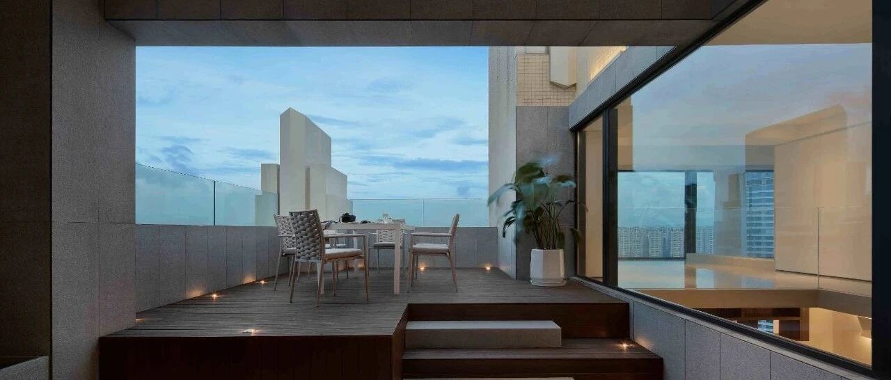 540m²顶层复式：诠释极简主义生活方式