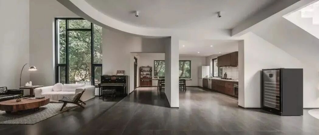 独居界天花板：340㎡林间独栋别墅+600㎡院子