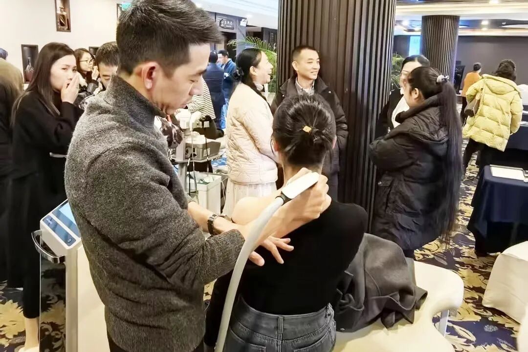 电磁式冲击波治疗仪